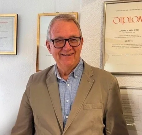 Dr med Bernhard Arnet